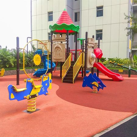 Modern And Comfortable Studio Apartment Springlake Summarecon Near Summarecon By Travelio Bekasi Exterior photo