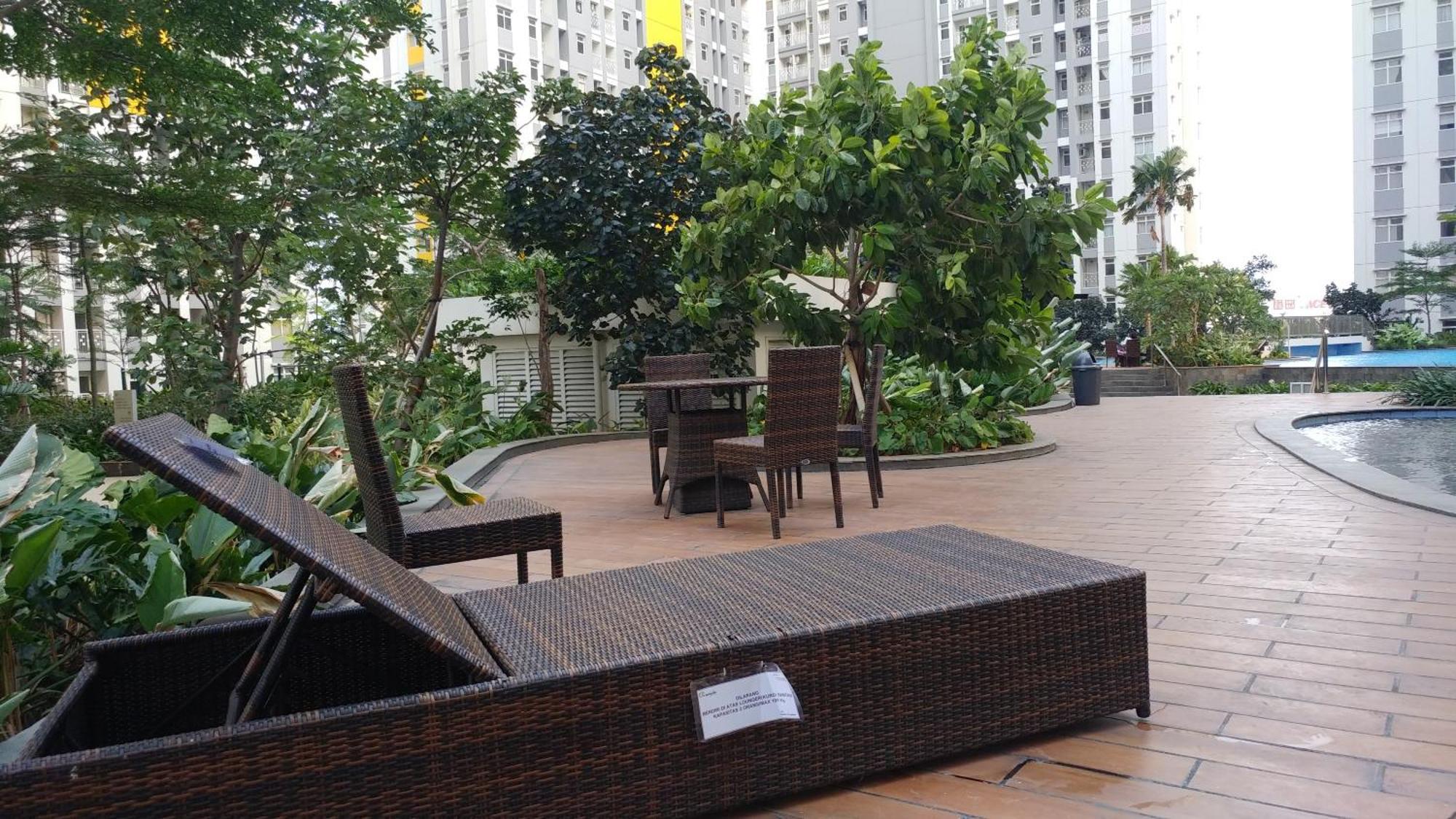 Modern And Comfortable Studio Apartment Springlake Summarecon Near Summarecon By Travelio Bekasi Exterior photo